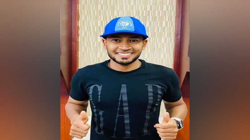 Mushfiqur excited wearing the cap of ICC Team of the Year 2021