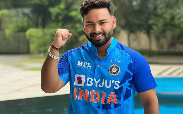 Rishabh Pant makes the day of young fan with special birthday wish