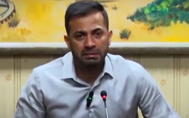Cricket fan hilariously misidentifies pacer Wahab Riaz as PTI politician during his retirement announcement
