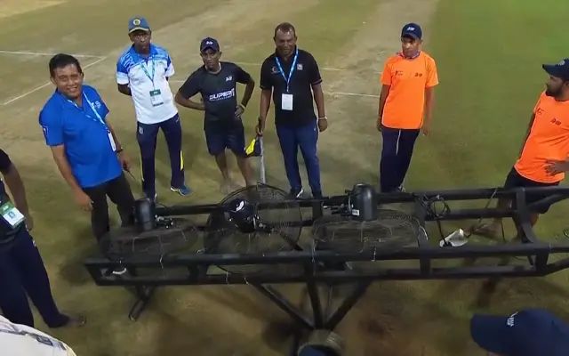 IND vs PAK एशिया कप मैच के दौरान आउटफील्ड को सुखाने के लिए ग्राउंड स्टाफ ने बिजली के पंखो का किया इस्तेमाल 