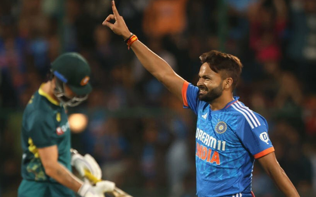 Twitter Reactions: Bowlers hold their nerve to seal a 4-1 series victory over Australia